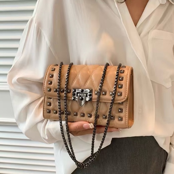 Brand New Luxury Quilted Rivet Studded Shoulder Bag - Picture 5 of 5